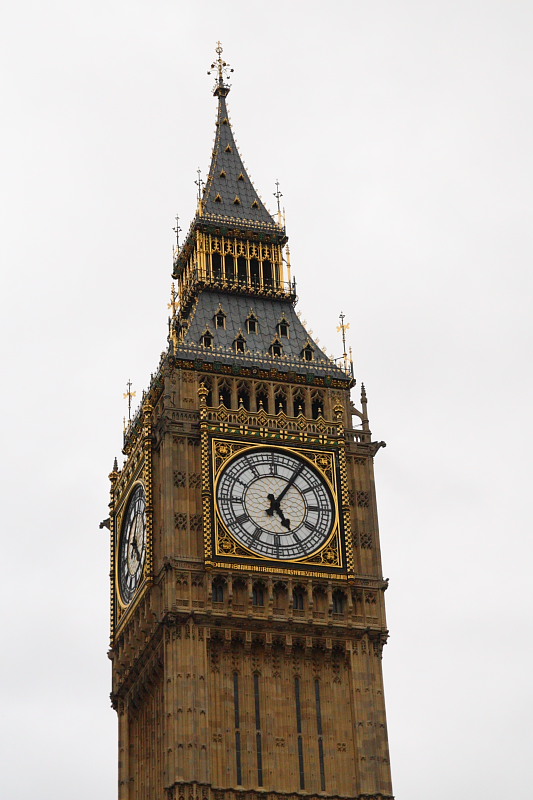 big-ben-cloudy