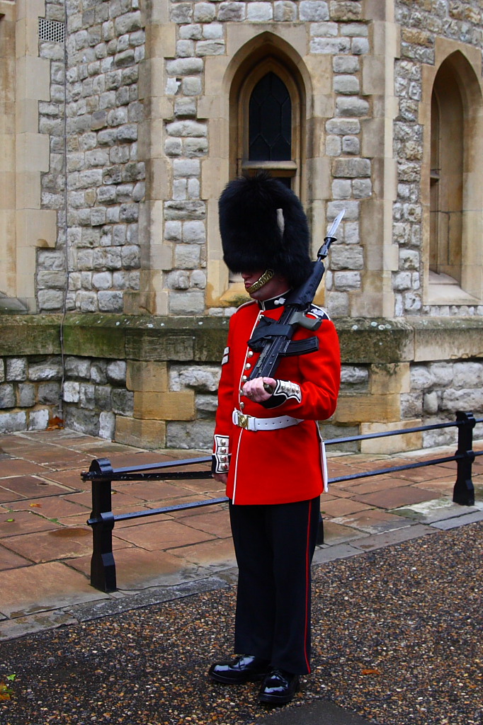 tower-of-london-changing-of-the-guard-01