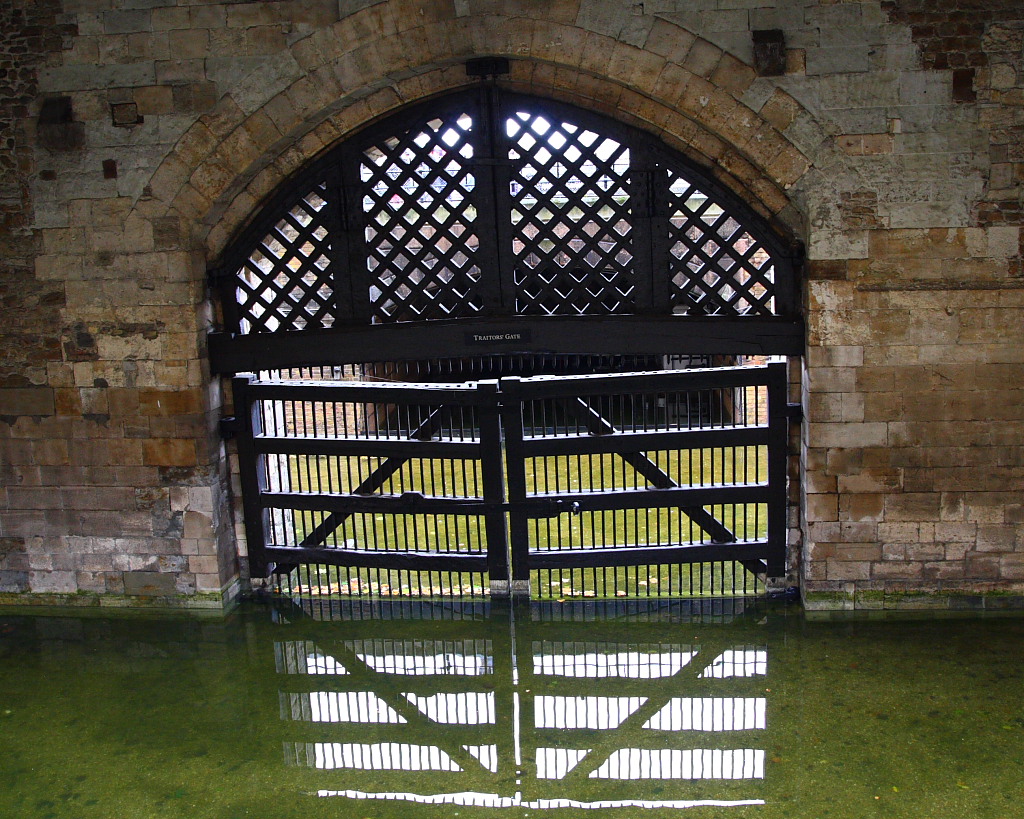 tower-of-london-traitors-gate-02